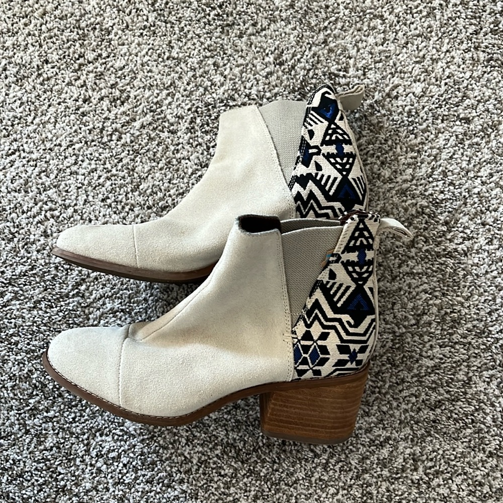 Tom’s tan, Aztec bootie. Size 9. Good used condition